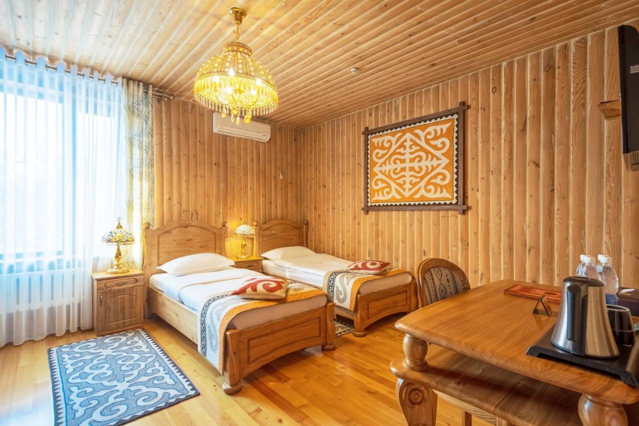 Navat Hotel Bishkek Exteriör bild
