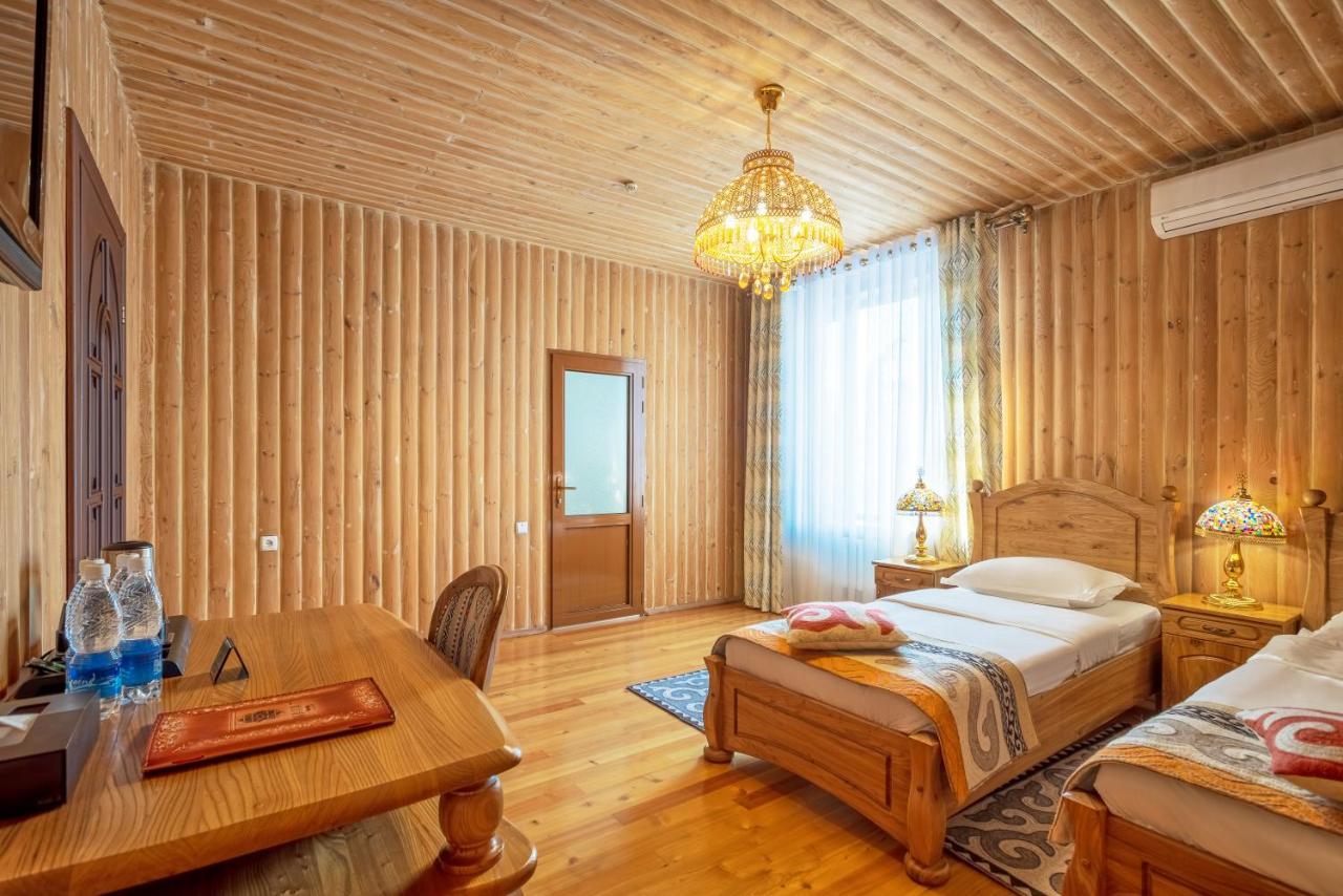 Navat Hotel Bishkek Exteriör bild