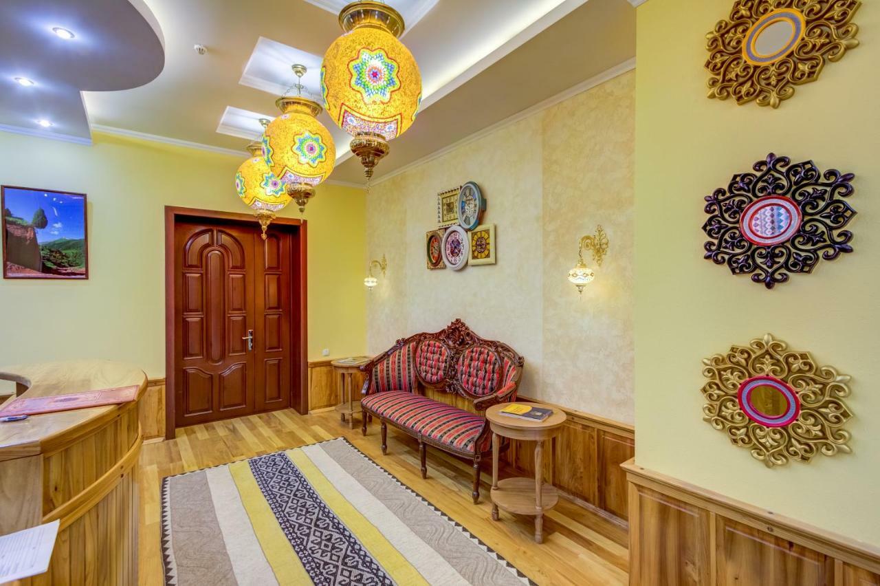 Navat Hotel Bishkek Exteriör bild