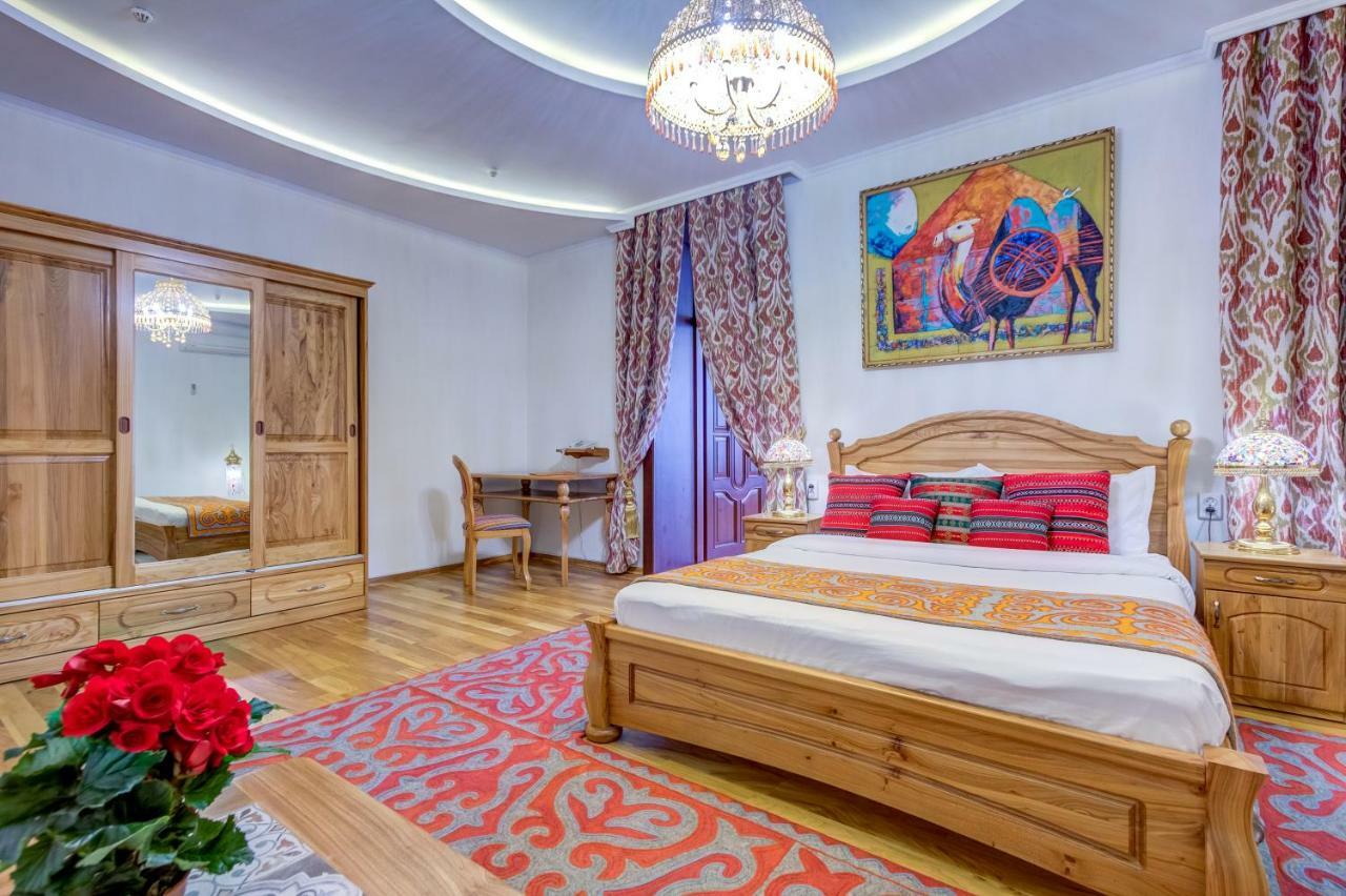 Navat Hotel Bishkek Exteriör bild