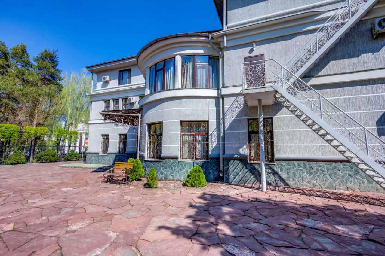 Navat Hotel Bishkek Exteriör bild