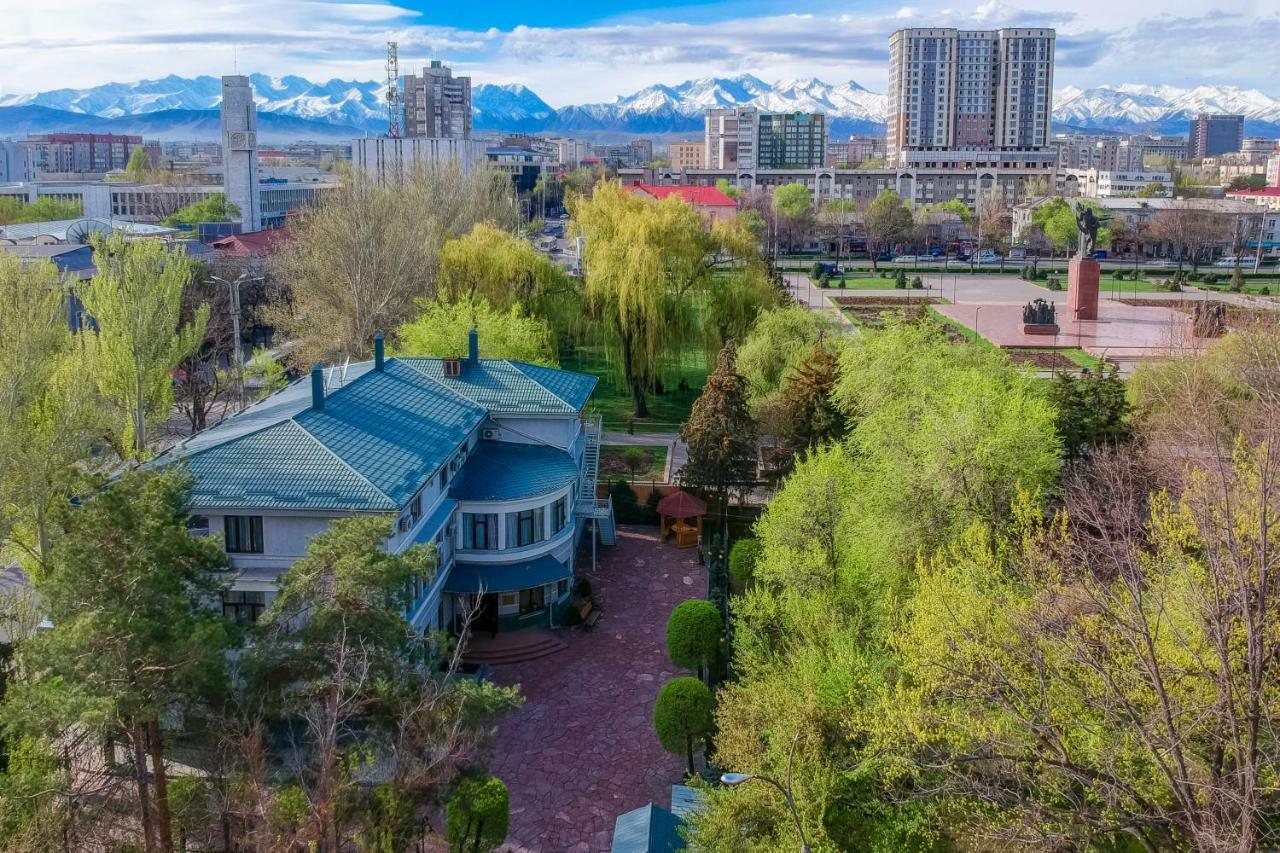 Navat Hotel Bishkek Exteriör bild