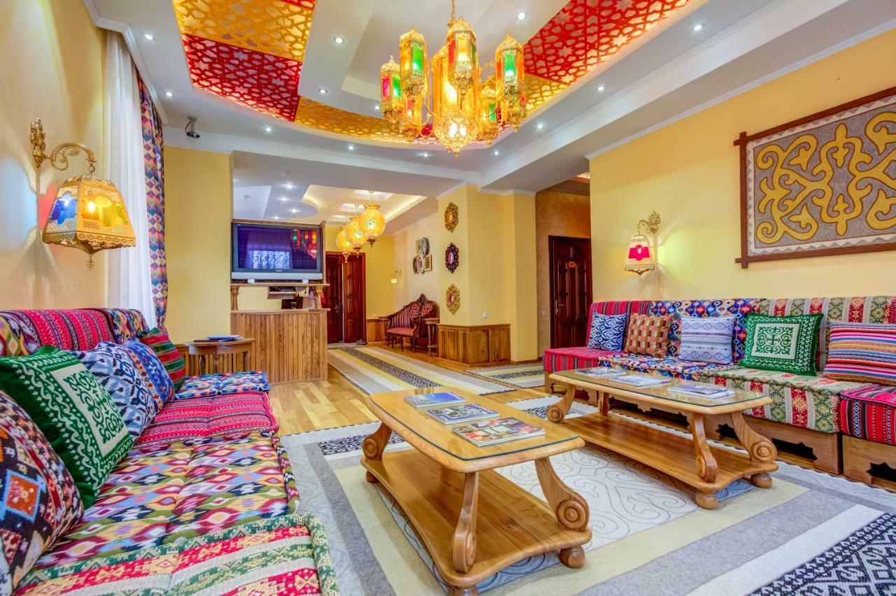 Navat Hotel Bishkek Exteriör bild