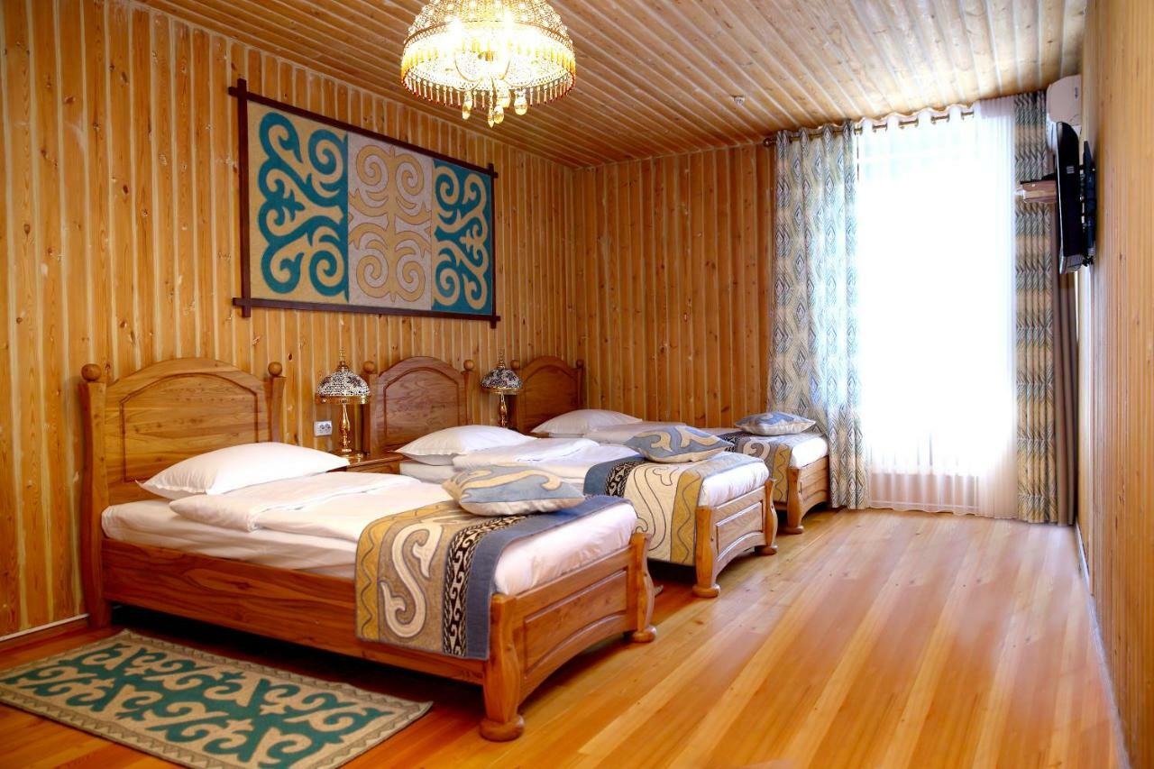 Navat Hotel Bishkek Exteriör bild