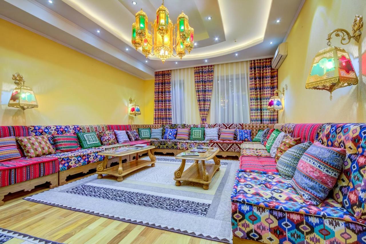 Navat Hotel Bishkek Exteriör bild