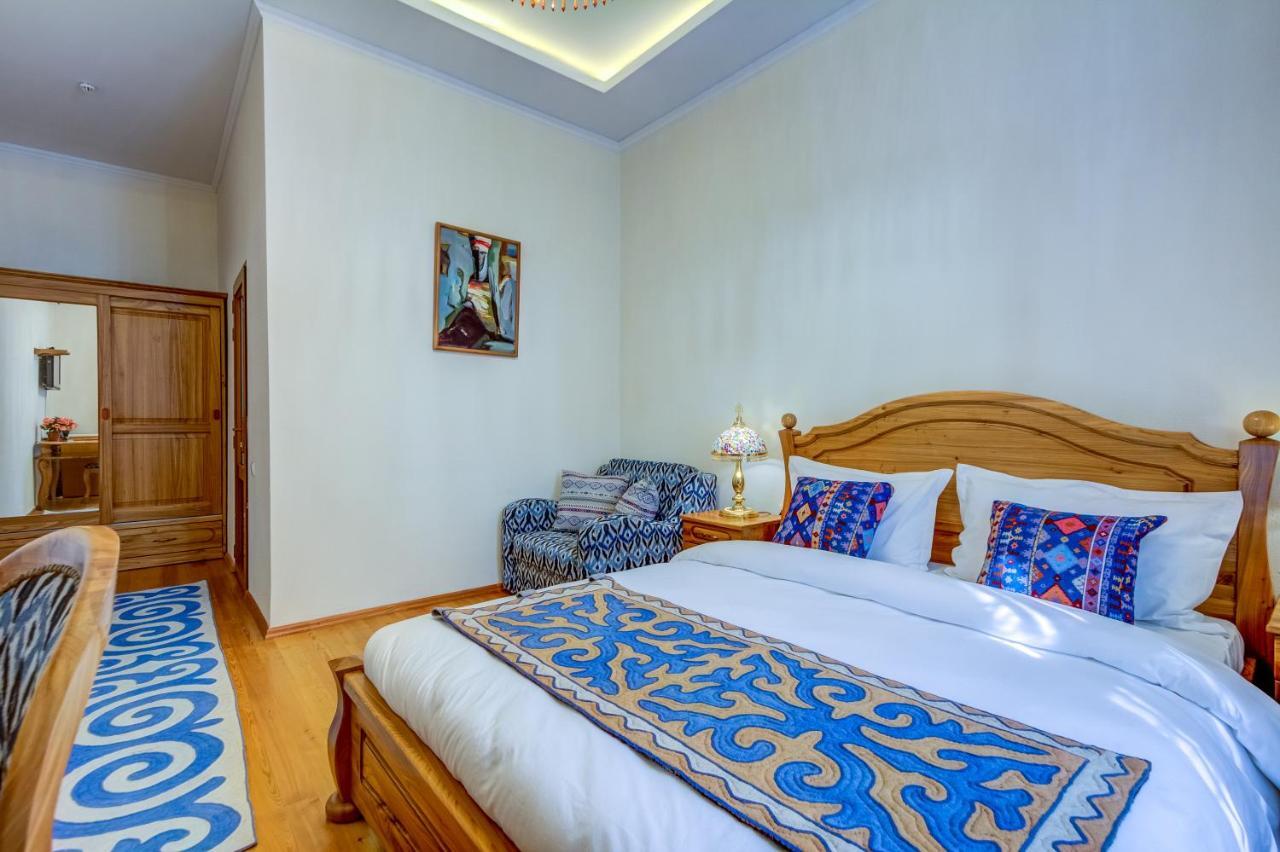 Navat Hotel Bishkek Exteriör bild