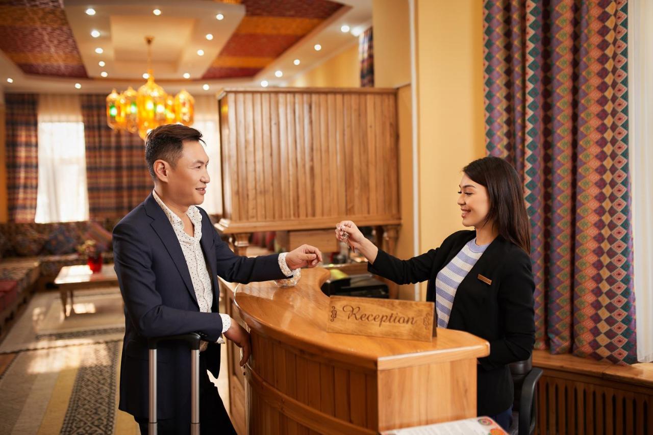 Navat Hotel Bishkek Exteriör bild