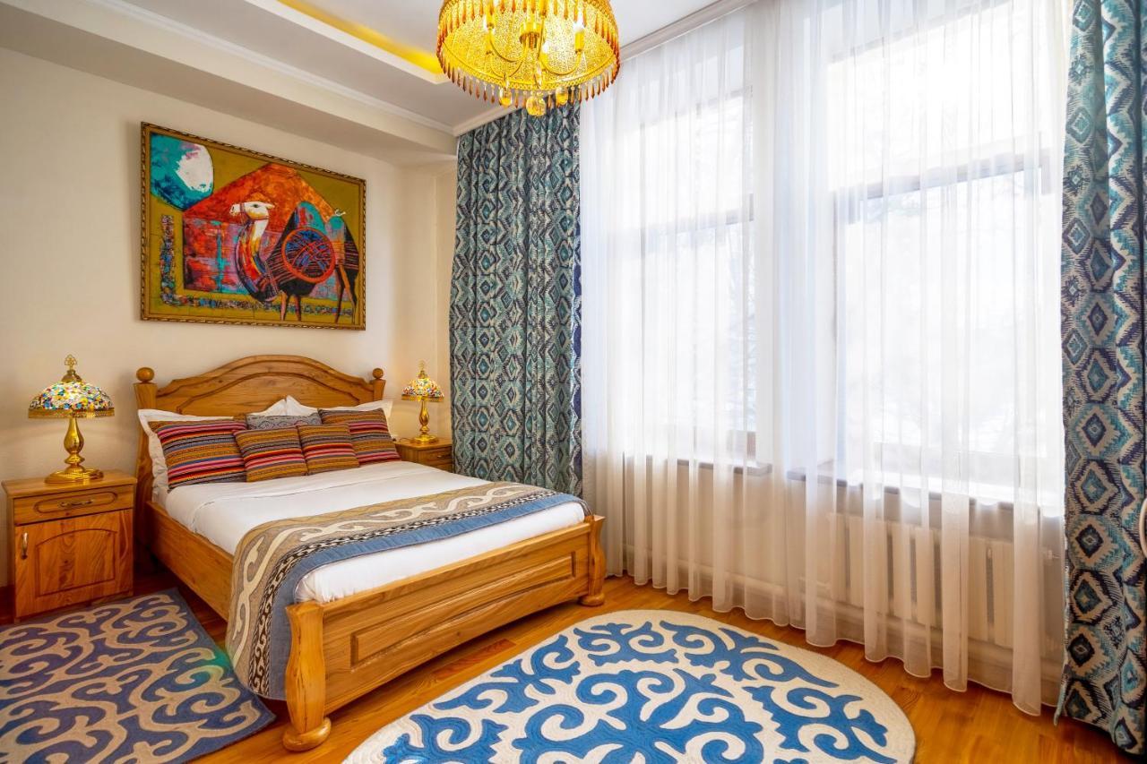 Navat Hotel Bishkek Exteriör bild