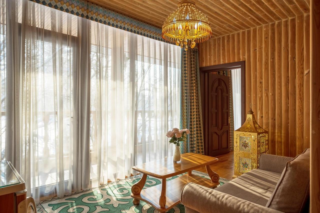 Navat Hotel Bishkek Exteriör bild