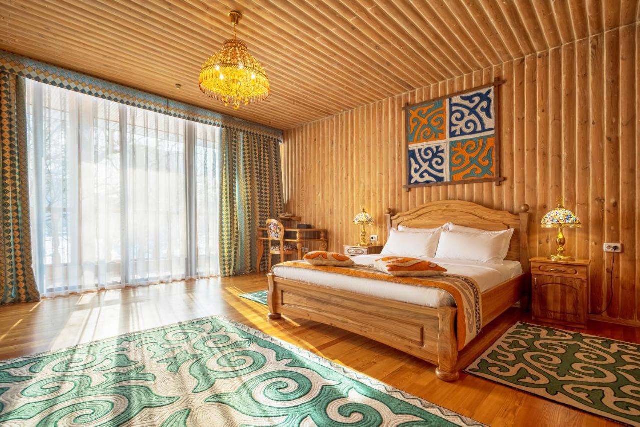Navat Hotel Bishkek Exteriör bild