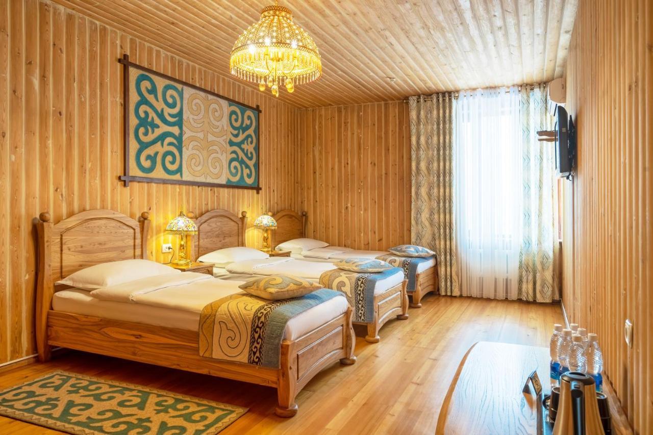 Navat Hotel Bishkek Exteriör bild